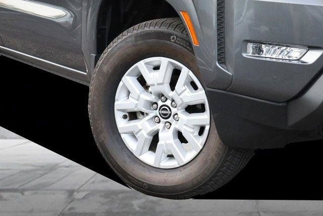 Used 2022 Nissan Frontier SV w/ SV Premium Package AWD/4WD image 3