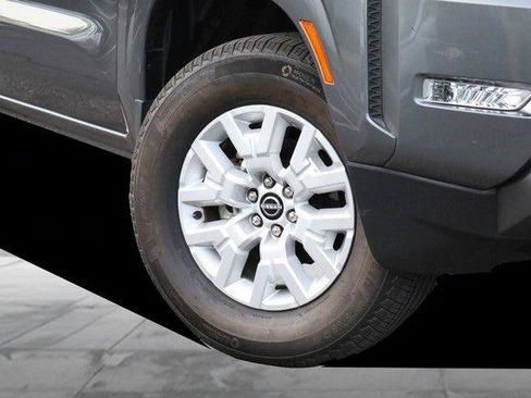 Used 2022 Nissan Frontier SV w/ SV Premium Package AWD/4WD image 3