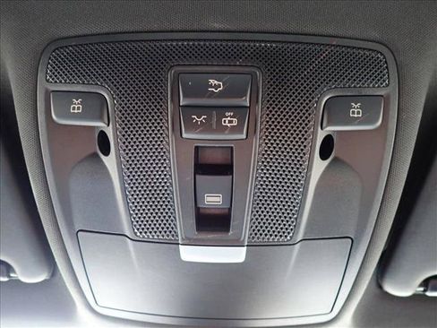 Used 2019 Mercedes-Benz CLA 250 4MATIC image 24