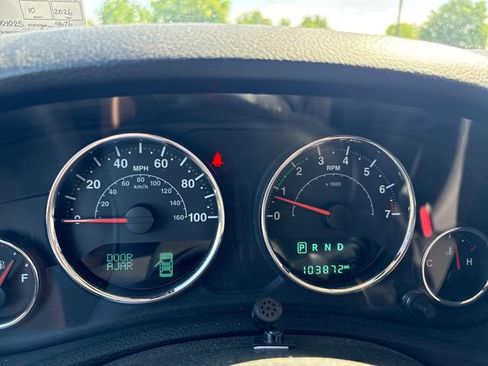 Used 2017 Jeep Wrangler Rubicon w/ Power Convenience Group AWD/4WD image 15