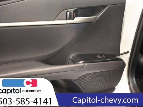 Used 2025 Toyota Camry SE FWD image 30
