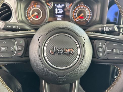 Used 2024 Jeep Gladiator Sport image 15