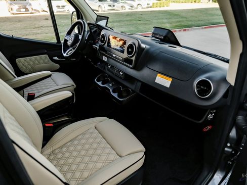 Used 2025 Mercedes-Benz Sprinter 3500 image 40