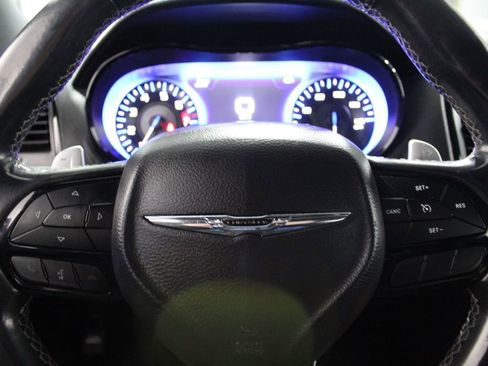 Used 2019 Chrysler 300 S image 10