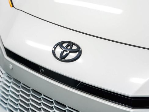 Used 2025 Toyota Camry XSE w/ Premium Plus Package FWD image 8