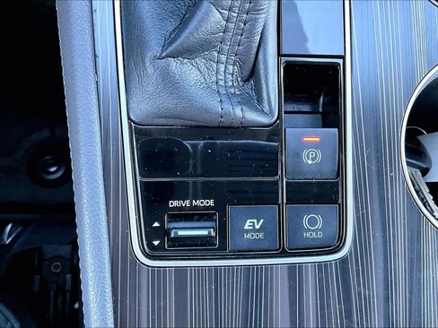 Certified 2022 Toyota Sienna Limited FWD image 34