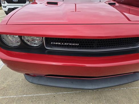 Used 2012 Dodge Challenger SXT Plus image 6
