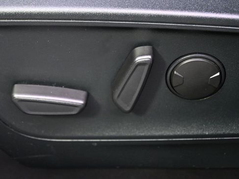 Used 2020 Ford Escape Titanium image 14