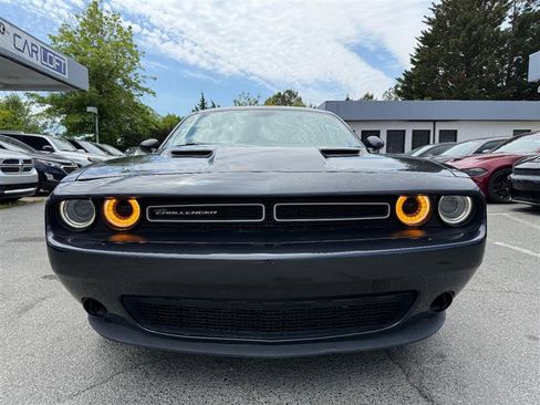 Used 2019 Dodge Challenger SXT AWD/4WD image 2