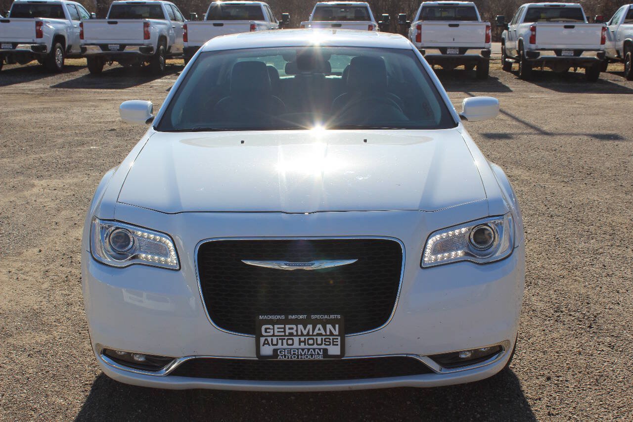 Used 2016 Chrysler 300 Limited AWD/4WD image 2