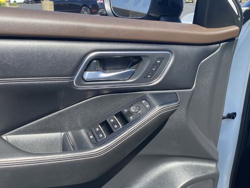 Used 2021 Nissan Rogue SL image 14