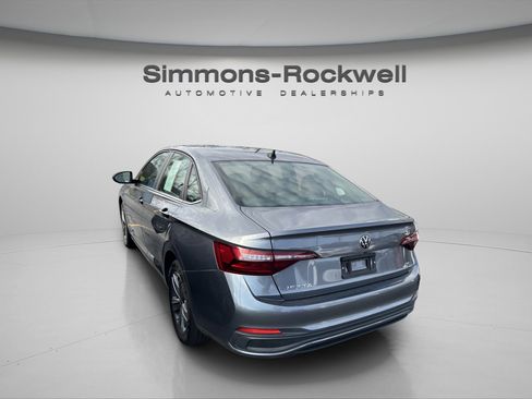 Used 2024 Volkswagen Jetta SE FWD image 5