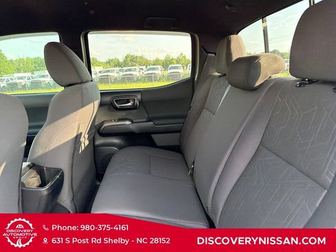 Used 2017 Toyota Tacoma TRD Off-Road w/ Tow Package AWD/4WD image 29