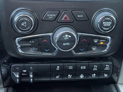 Used 2018 RAM 2500 Laramie w/ Sport Appearance Group AWD/4WD image 18