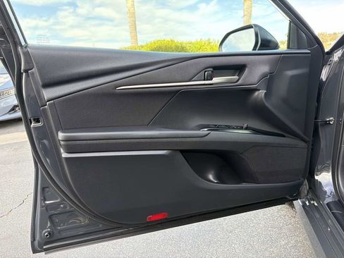 Used 2025 Toyota Camry LE image 27