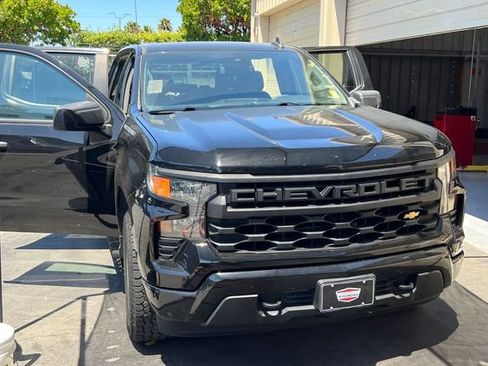 Used 2022 Chevrolet Silverado 1500 Custom RWD image 2
