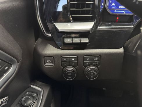Used 2022 Chevrolet Silverado 1500 High Country w/ High Country Premium Package AWD/4WD image 17