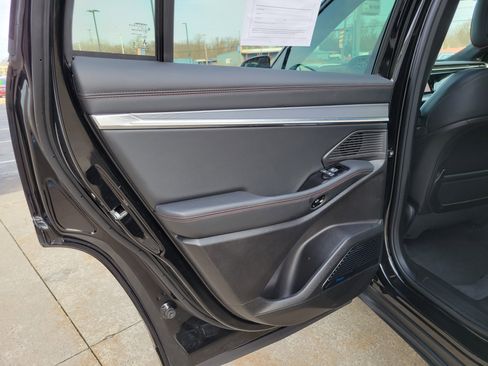 Used 2024 Jeep Wagoneer Launch Edition image 14