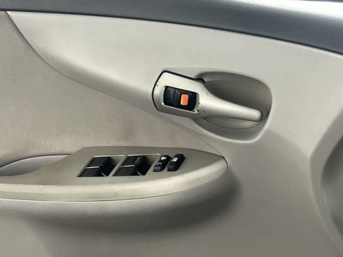 Used 2013 Toyota Corolla LE FWD image 19