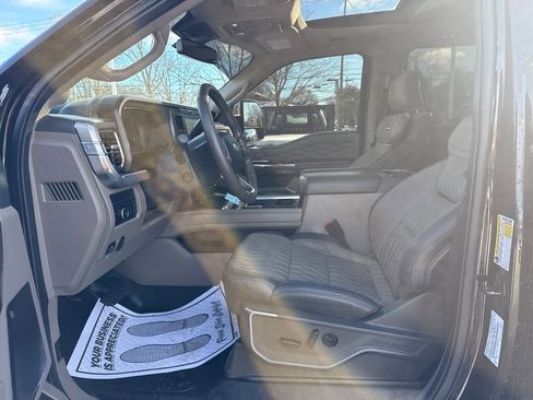 Used 2025 Ford F350 Platinum w/ Platinum Plus Package image 29