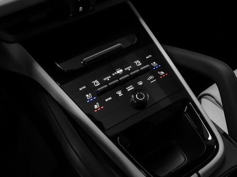 Certified 2026 Porsche Cayenne AWD/4WD image 36