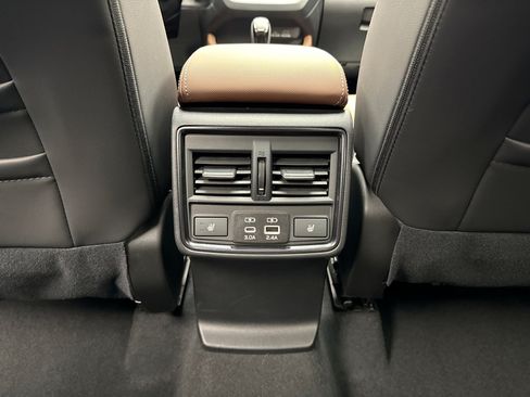 Used 2025 Subaru Forester Touring AWD/4WD image 22