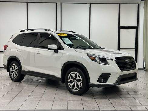 Used 2023 Subaru Forester Premium AWD/4WD image 1