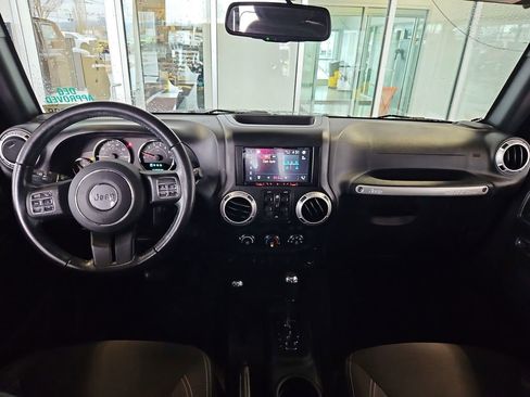 Used 2017 Jeep Wrangler Unlimited Rubicon w/ Connectivity Group AWD/4WD image 22