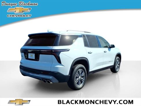 Used 2026 Chevrolet Traverse LT w/ Driver Confidence Package FWD image 3