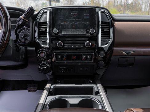 Used 2020 Nissan Titan Platinum Reserve AWD/4WD image 32