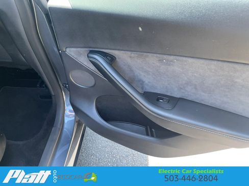 Used 2023 Tesla Model Y Long Range AWD/4WD image 45