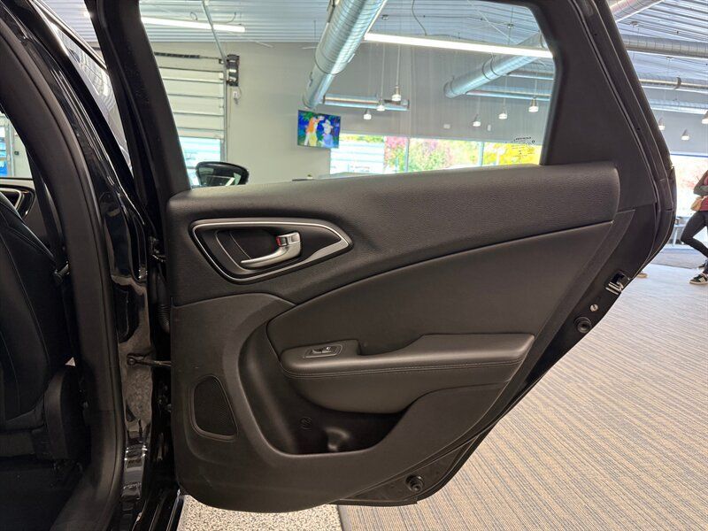 Used 2015 Chrysler 200 C FWD image 19