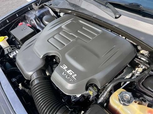 Used 2018 Chrysler 300 Touring RWD image 29