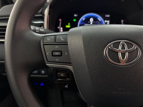 Used 2025 Toyota Camry LE w/ Convenience Package FWD image 14