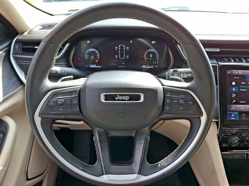 Used 2021 Jeep Grand Cherokee L Limited AWD/4WD image 16