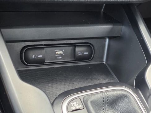 Used 2025 Kia Soul LX image 17