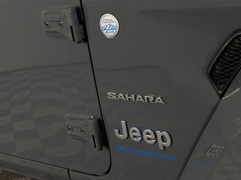 Used 2024 Jeep Wrangler Unlimited Sahara w/ Technology Group AWD/4WD image 6
