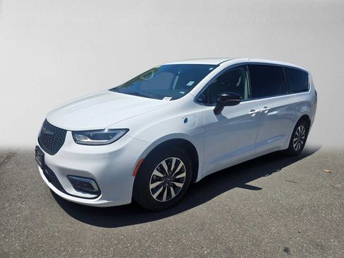 Used 2024 Chrysler Pacifica Limited FWD image 7