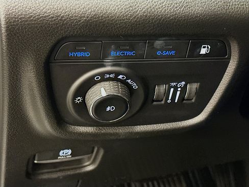 Used 2022 Jeep Grand Cherokee Limited 4xe w/ Luxury Tech Group II AWD/4WD image 17