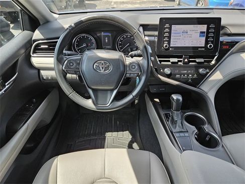 Used 2022 Toyota Camry SE image 6
