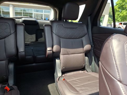 Certified 2025 Ford Explorer Platinum w/ LUX Leather Package AWD/4WD image 19
