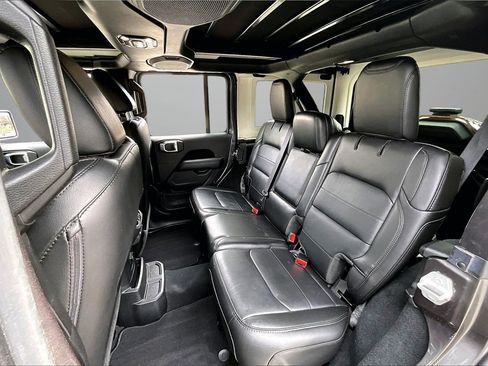 Certified 2022 Jeep Wrangler Unlimited Sahara image 22