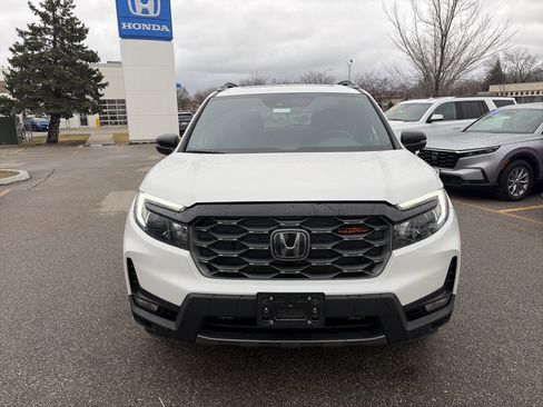 Certified 2023 Honda Passport TrailSport image 2