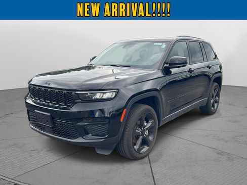 Used 2023 Jeep Grand Cherokee Altitude AWD/4WD image 1