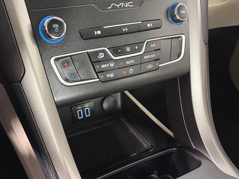 Used 2020 Ford Fusion SE FWD image 21