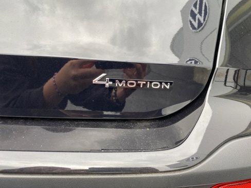 New 2025 Volkswagen Taos SE image 19