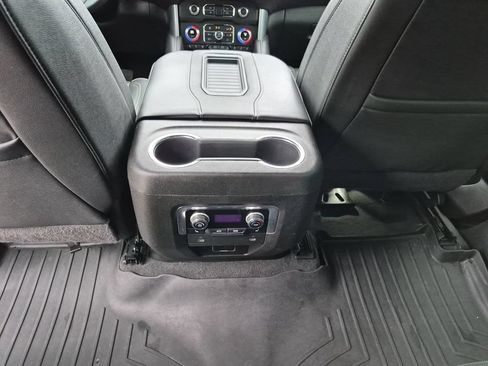 Used 2022 GMC Yukon SLT w/ SLT Premium Package AWD/4WD image 34