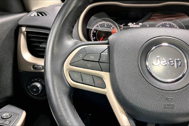 Used 2017 Jeep Cherokee Latitude w/ Comfort & Sound Group FWD image 12