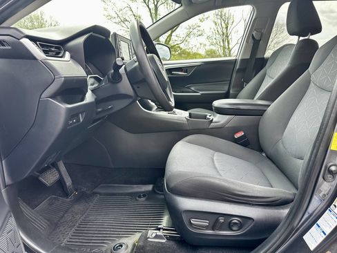 Used 2020 Toyota RAV4 XLE AWD/4WD image 11