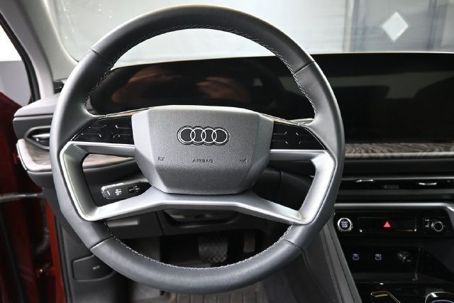 Used 2025 Audi Q5 Premium Plus w/ Premium Plus AWD/4WD image 23